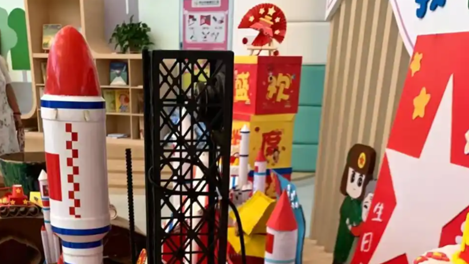 国庆手工看呆网友：火箭能飞坦克能开