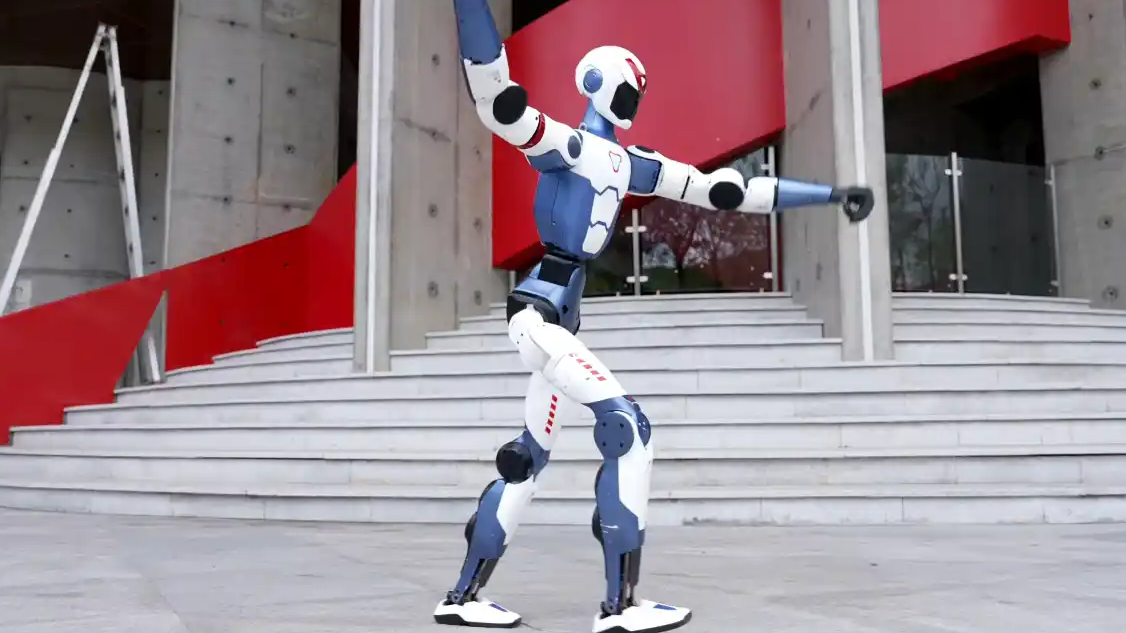 宇树机器人实现踩墙后空翻