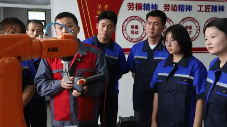 本科生“回炉”上技校越来越香了