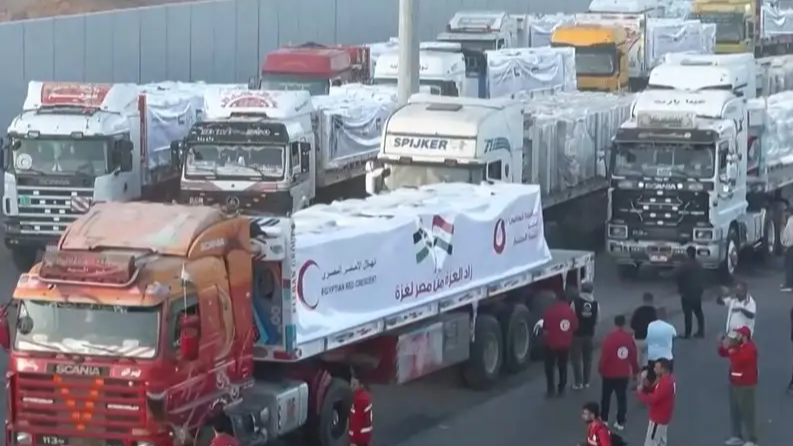 加沙民众领取物资不再“毫无尊严”