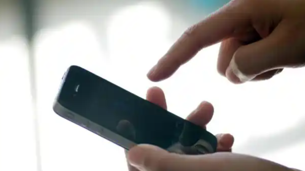 学校每人收240元电话费 收费超百万