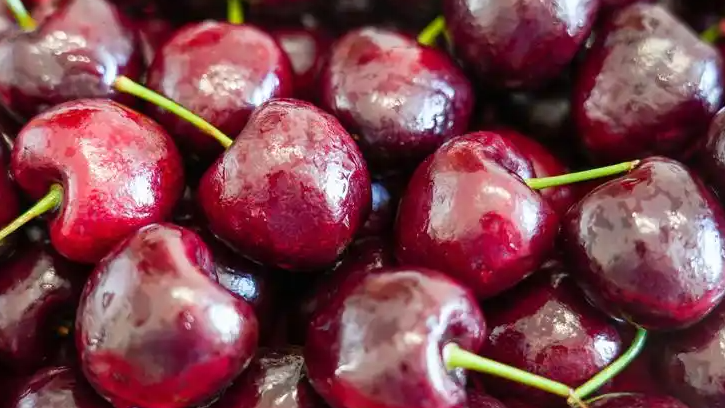 今冬第一批车厘子一箱近1000元