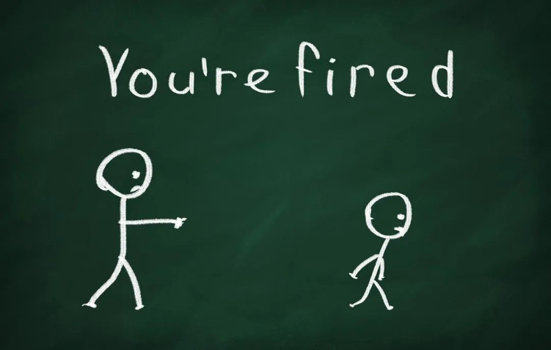 被AI顶替的员工笑了！发现AI顶不住，越来越多公司开始“挨个打电话”请人回去……