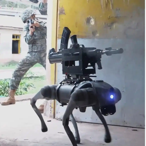 大场面！机器狗扛枪冲锋