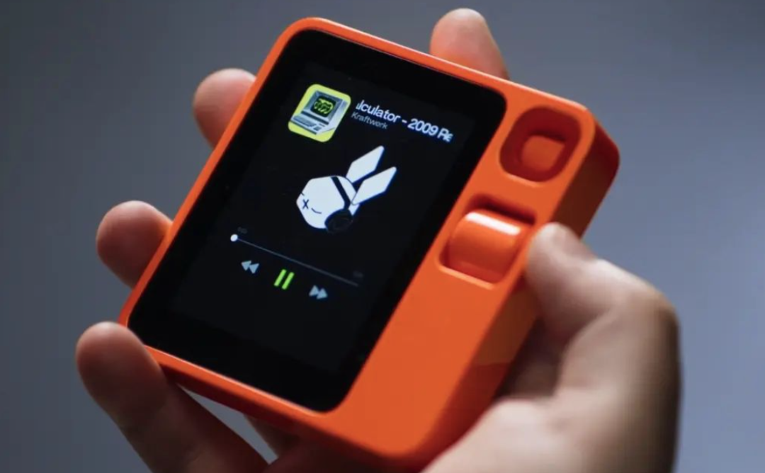 被曝停薪数月、3名员工罢工，曾两周爆卖5万台的Rabbit R1崩了？CEO还喊着要做“下一代AI硬件”