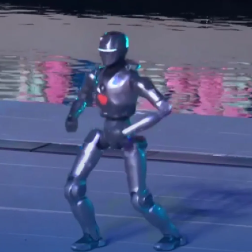 “大湾鸡”和机器人跳广播体操了