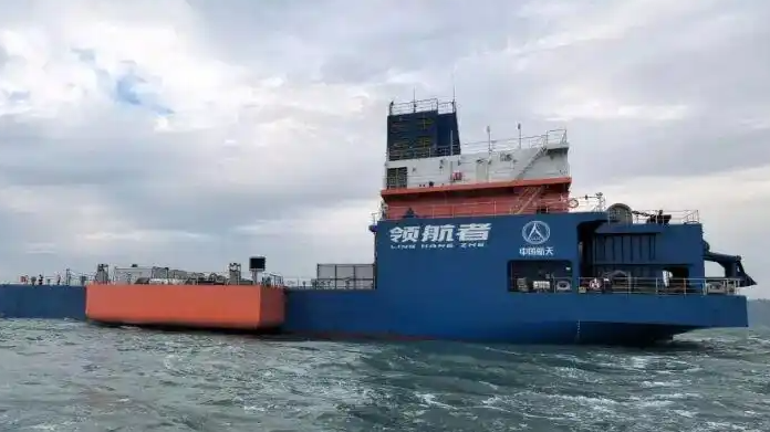 中国首个火箭网系回收海上平台交付