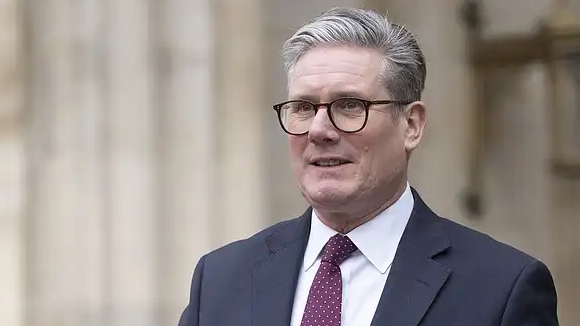 英国首相承认脱欧重创英国经济