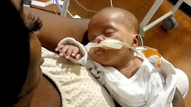 美国女子脑死亡被迫生下孩子