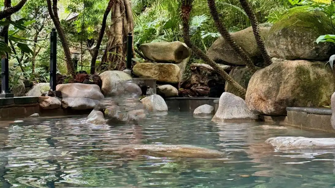 重庆一温泉大量女宾疑遭偷拍
