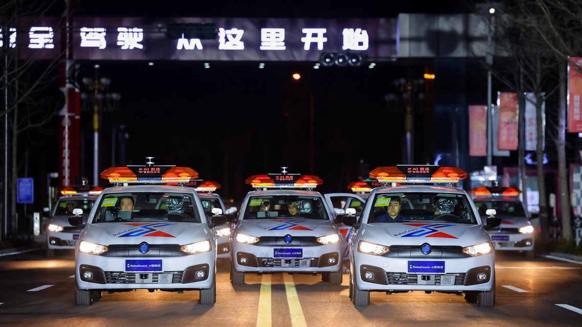 AI上车教练下车 驾校生意变天了