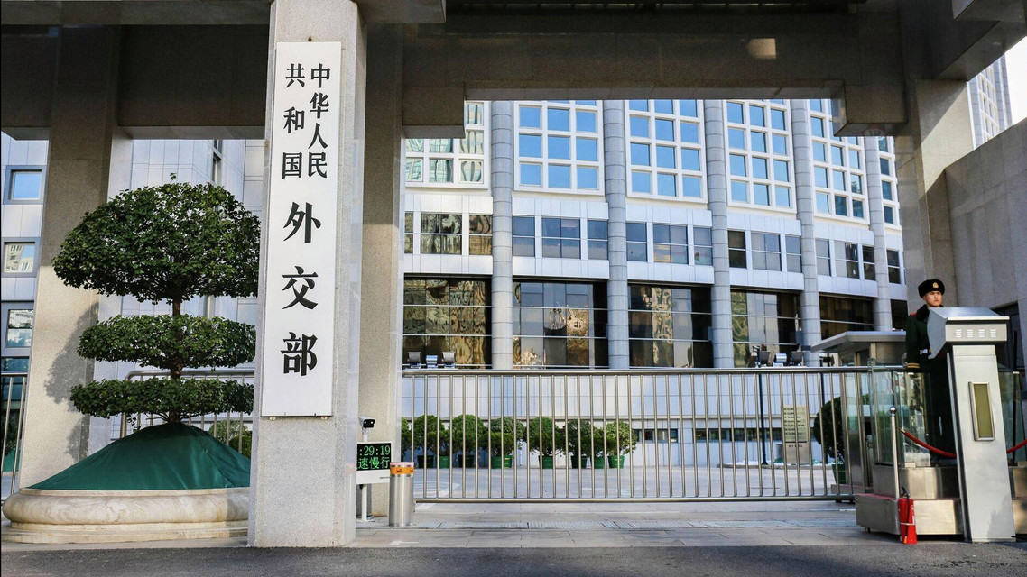 中方对美连发“三个停止”警告