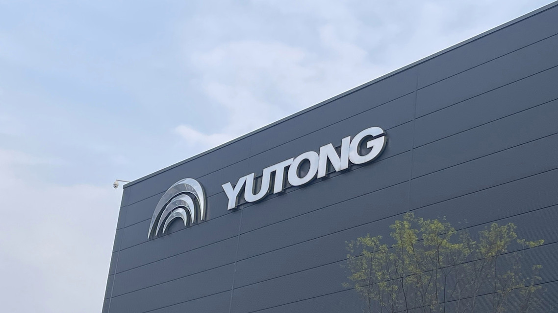 英方炒作“中国巴士远程关停”