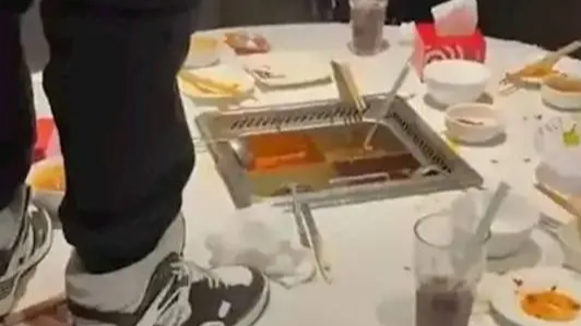 海底捞小便当事人登报道歉