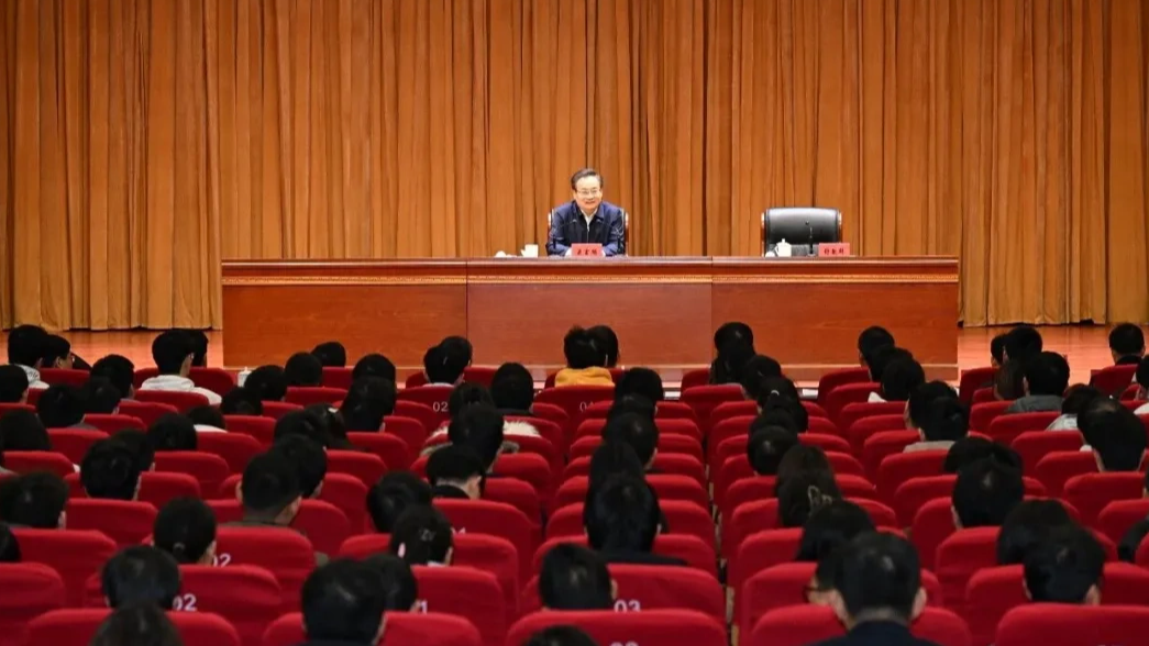 安徽省委书记作报告全程脱稿