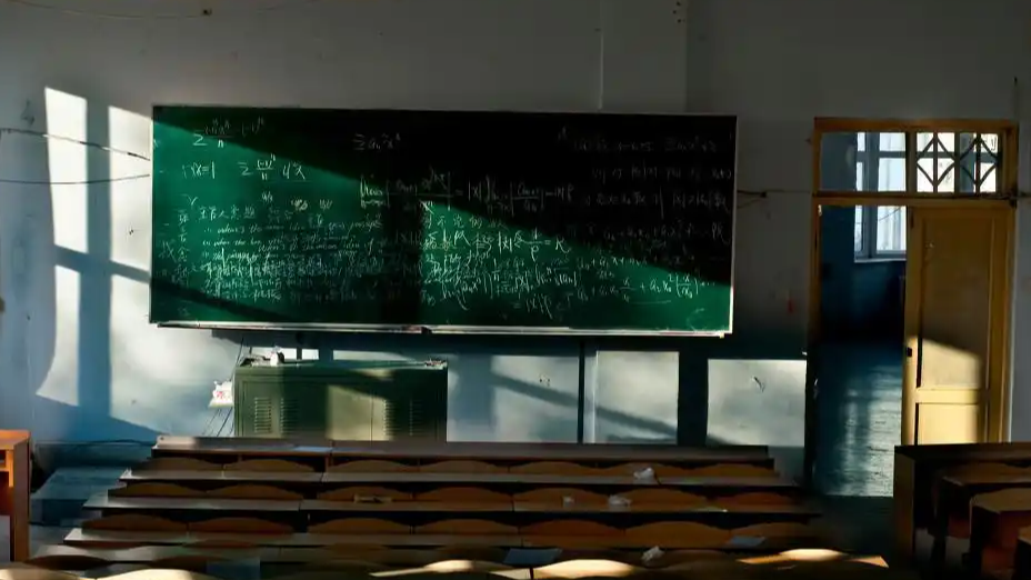 11岁儿童胳膊疑被老师拧断