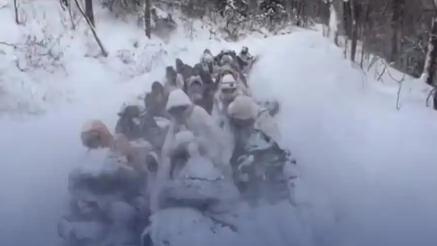 游客坐马拉爬犁 像“流放宁古塔”