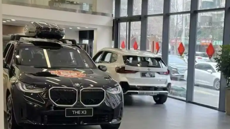 奔驰宝马奥迪集体降价 销售员回应