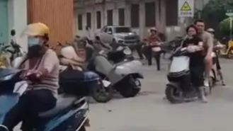 企业回应洒水车无视路人直接喷水