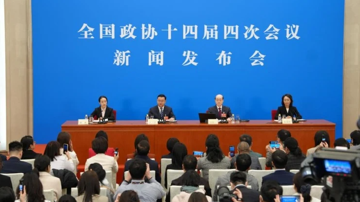 72分钟12次提问 解读两会首场发布会