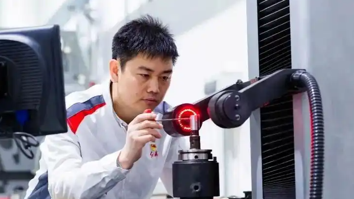 他从“技术小白”成长为大国工匠