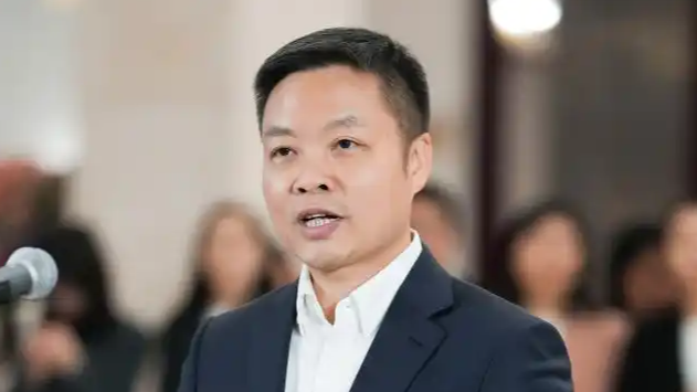 记者问反内卷 何小鹏：这样拍就在内卷