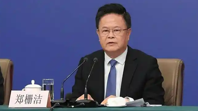 发改委主任点赞无人机在长江送外卖