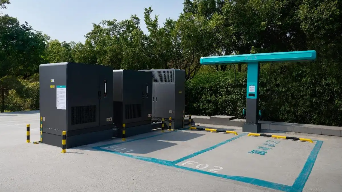 比亚迪闪充5分好9分饱3分寒