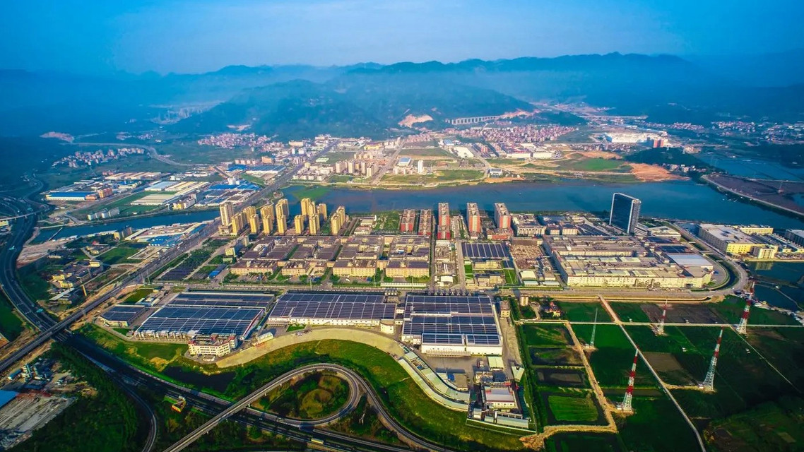 中国锂电博士一半在宁德