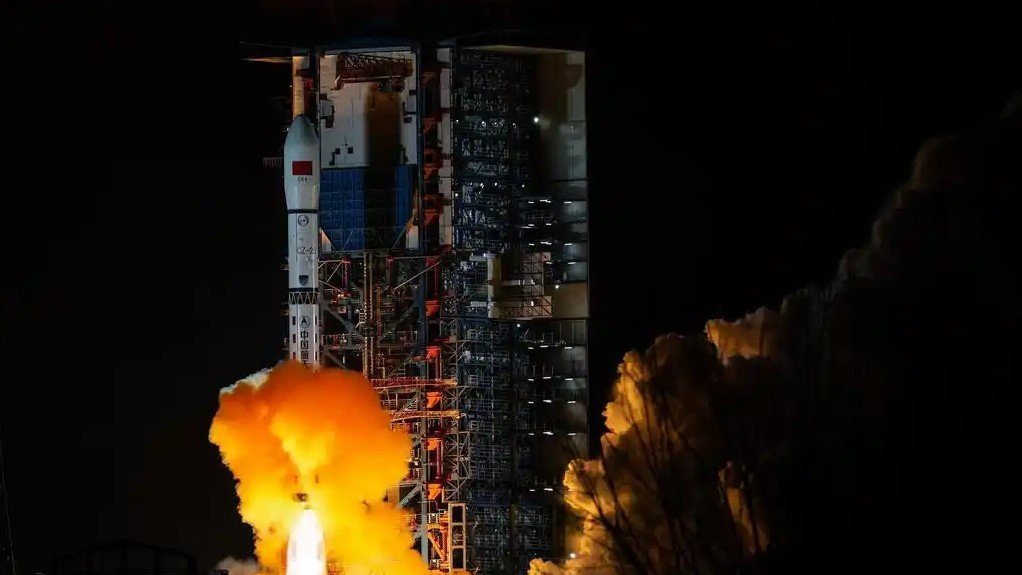 中国成功发射试验三十号卫星03、04星