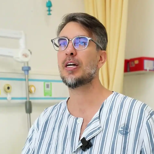 两米二老外深圳就医视频火出圈