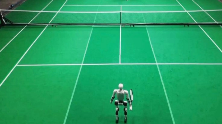 人形机器人“网球运动员”来了