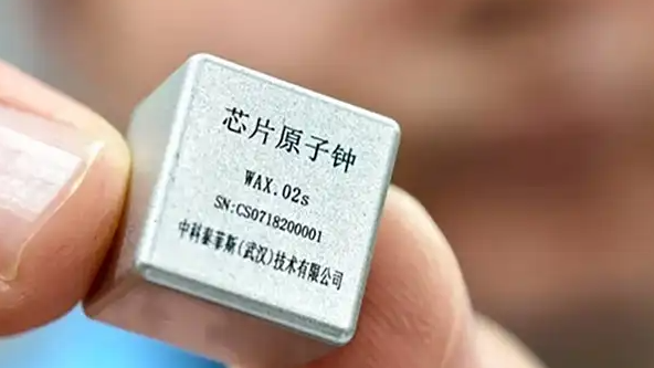 中国开发出世界最小芯片原子钟