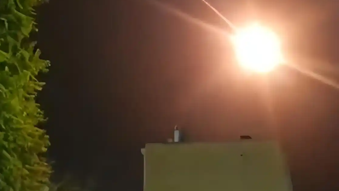 以色列拦截伊朗导弹失败画面曝光