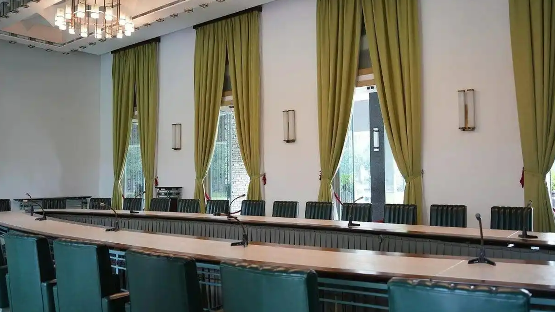 泄密可能就藏在“没拉窗帘”里