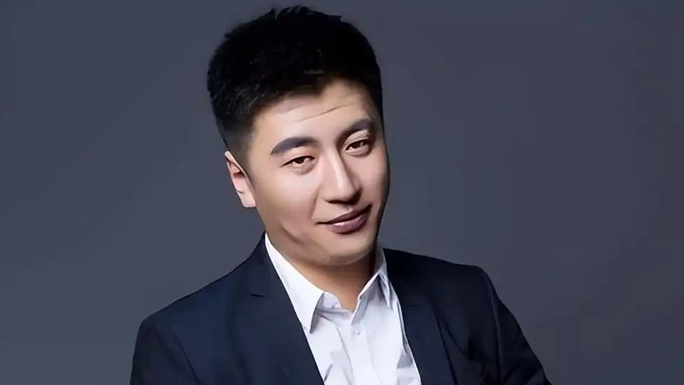 张雪峰公司工作人员：运营授课都正常