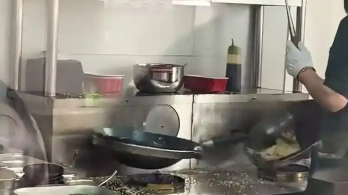 自动翻炒锅上线实现1人看管4锅