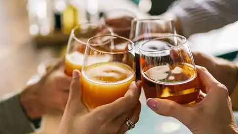 受年轻人热捧的“假酒”还算酒吗