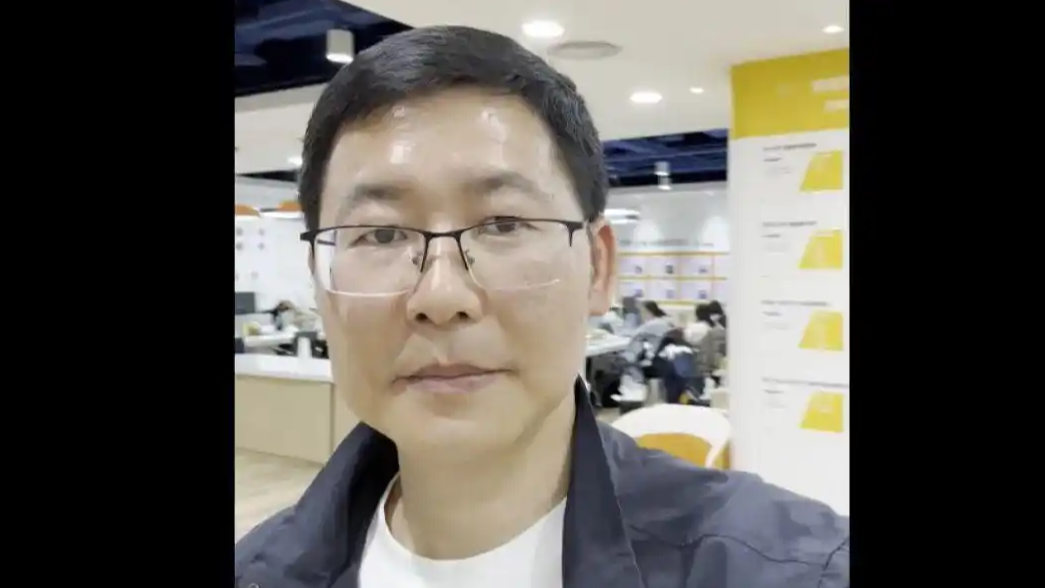 “211毕业当保安”博主找到新工作