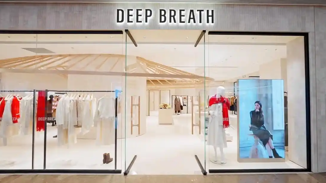 头部女装哥弟和阿玛施一夜间全改名