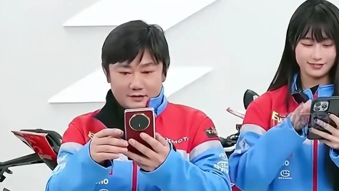 张雪夺冠复刻赛车1分钟500万卖出