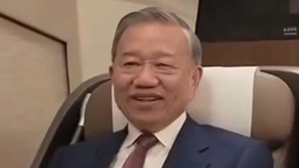 苏林乘坐复兴号参访雄安