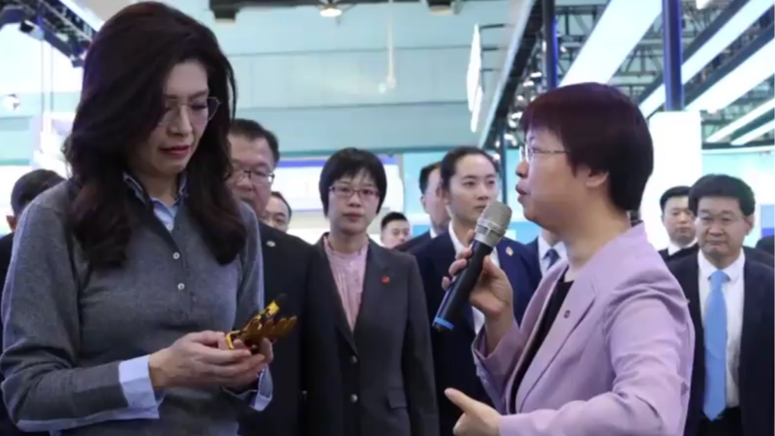 郑丽文爱不释手的“灵巧手”啥来头