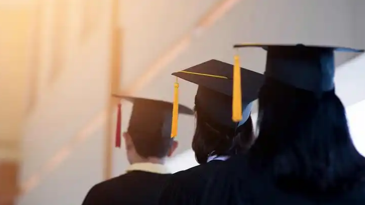 “博士的尽头是什么？硕士”