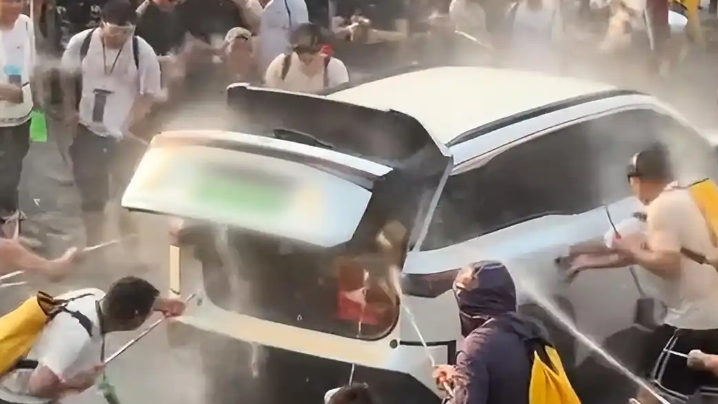 广汽丰田回应车主泼水节事件