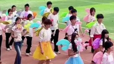 学校运动会现真人版“巴啦啦小魔仙”