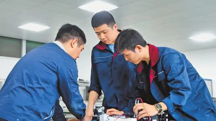 这些年轻人为何选择“逆向求学”