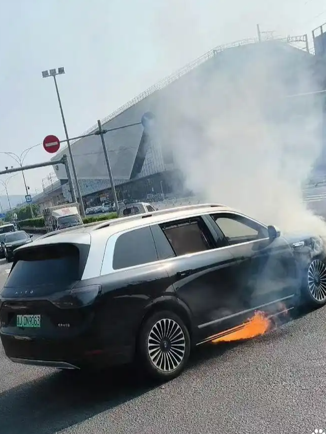 问界回应M9起火：非车辆自身导致