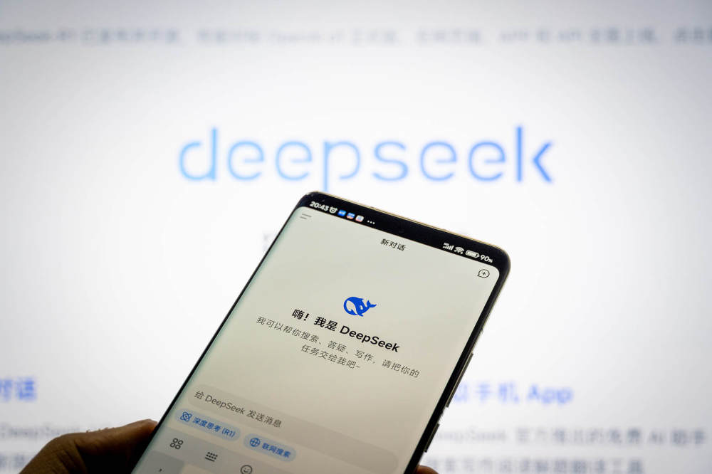 曝DeepSeek首轮融资梁文锋出资200亿