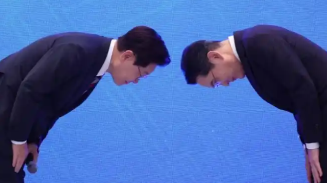 李在明90度鞠躬感谢韩国两大财阀